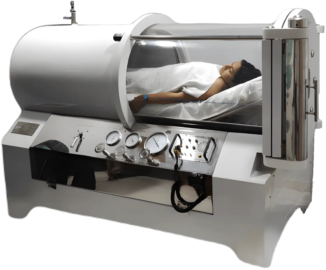 mujer acostada dentro de una cámara hiperbárica